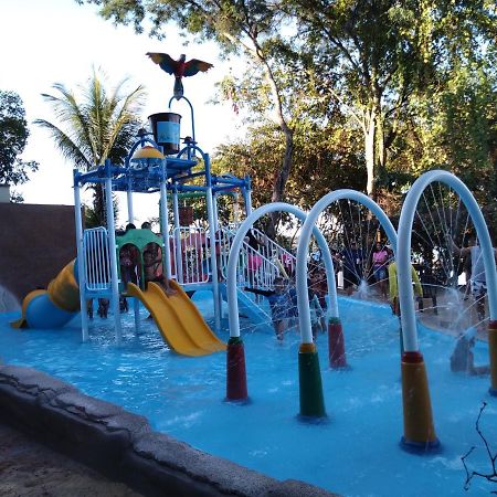 Aldeia Do Lago C204- Com Cozinha , Churrasqueira E Bebidas Liberadas No Parque Aquatico, Internet Banda Larga, Ponto Recarga De Carro Eletrico Caldas Novas Dış mekan fotoğraf